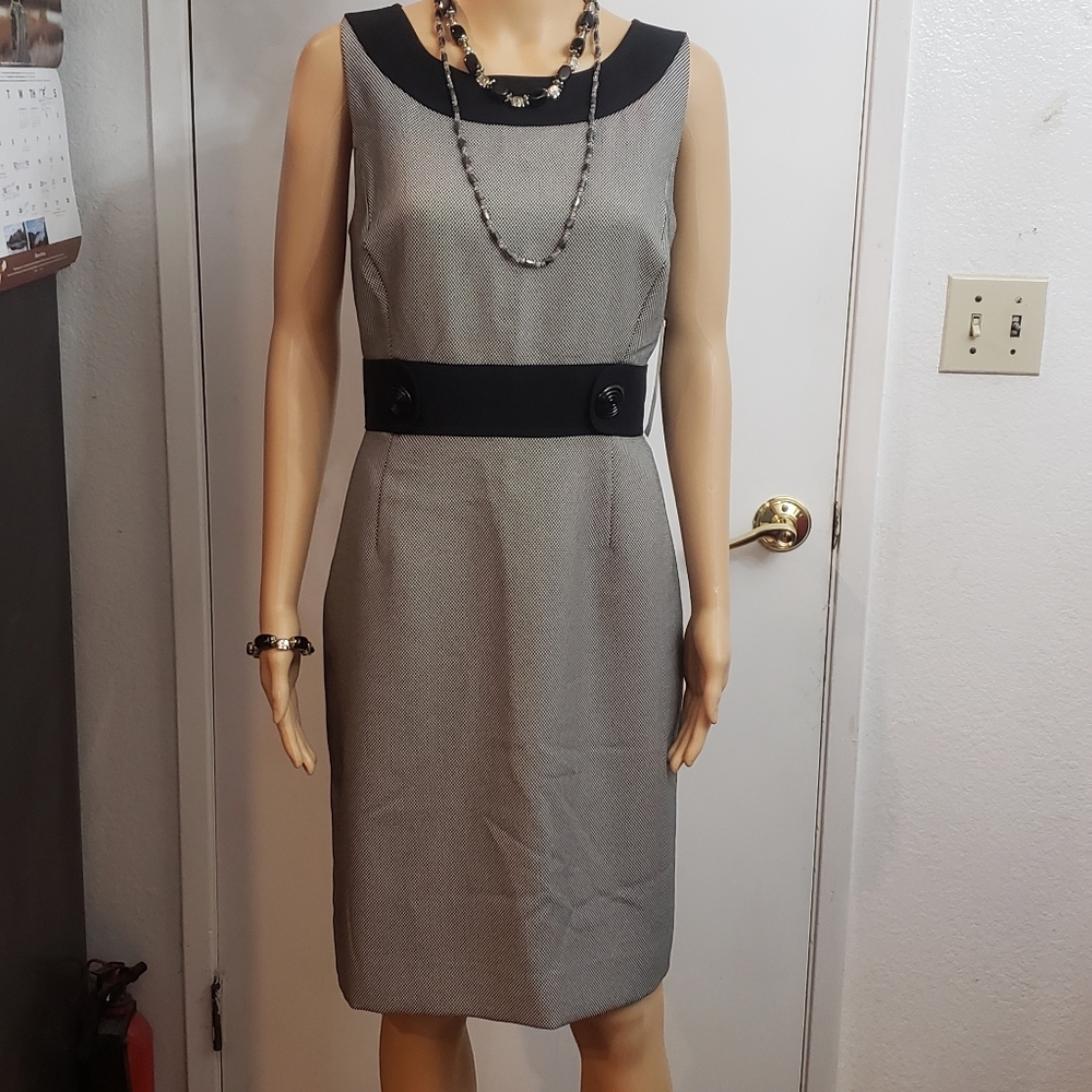 Tahari Midi Sleeveless Dress Black & White Size 10P NWT